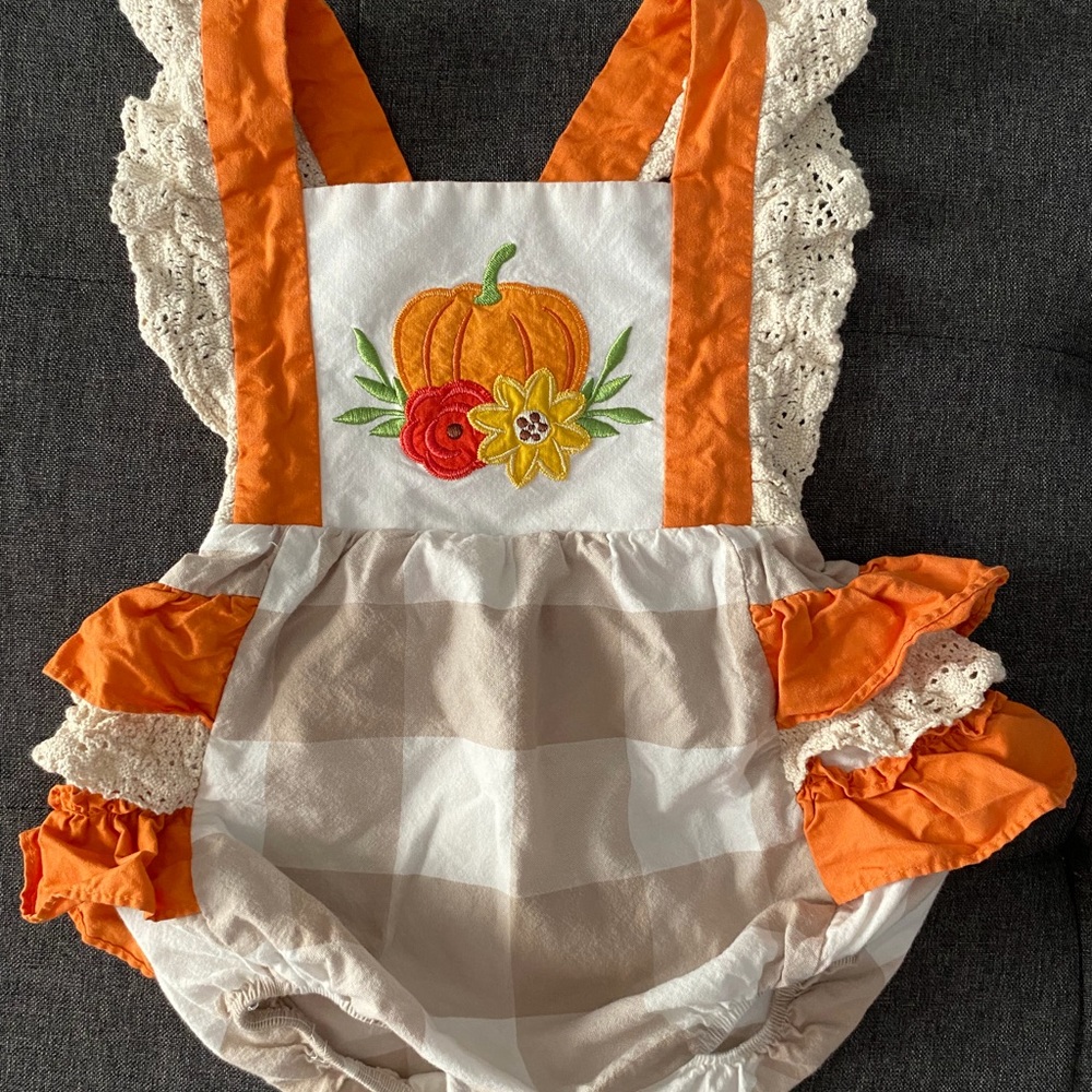 Darling Mae romper - Picture 2 of 7